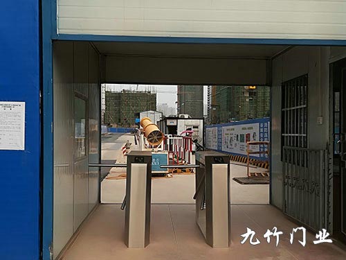 建工集團(tuán)二公司恒大華府三輥閘